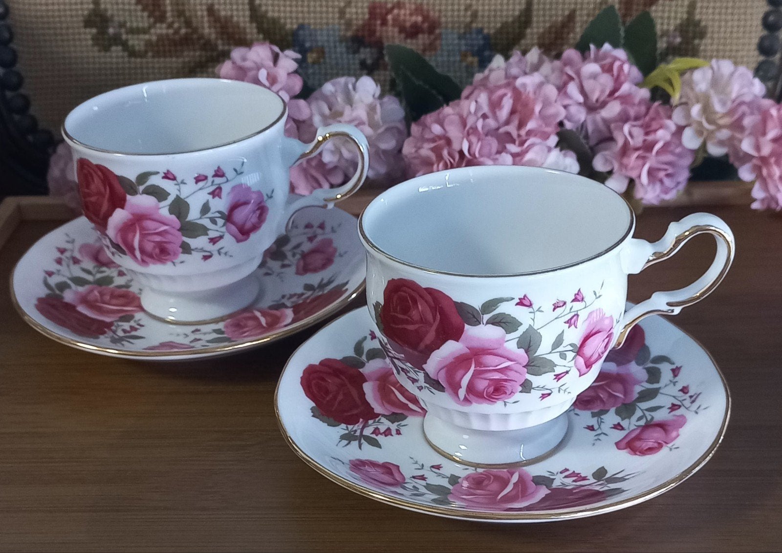 Set van 2 Engelse kopjes/schotel, rode/roze roos, Queen Anne, Ophalen of Verzenden