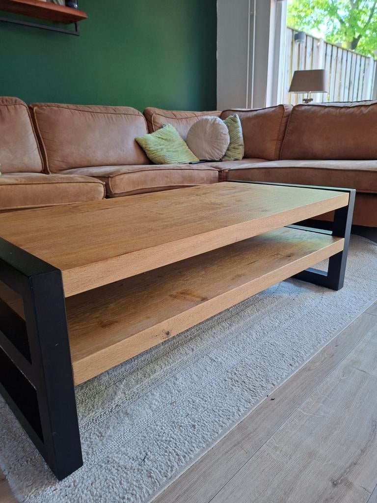 Salontafel met eikenhout en zwart metalen frame, Huis en Inrichting, Tafels | Salontafels, Gebruikt, 100 tot 150 cm, Modern industrieel