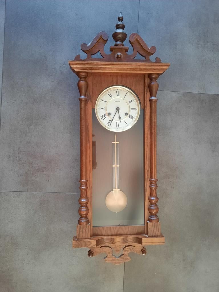 Hermle wandklok met slingeruurwerk, Ophalen