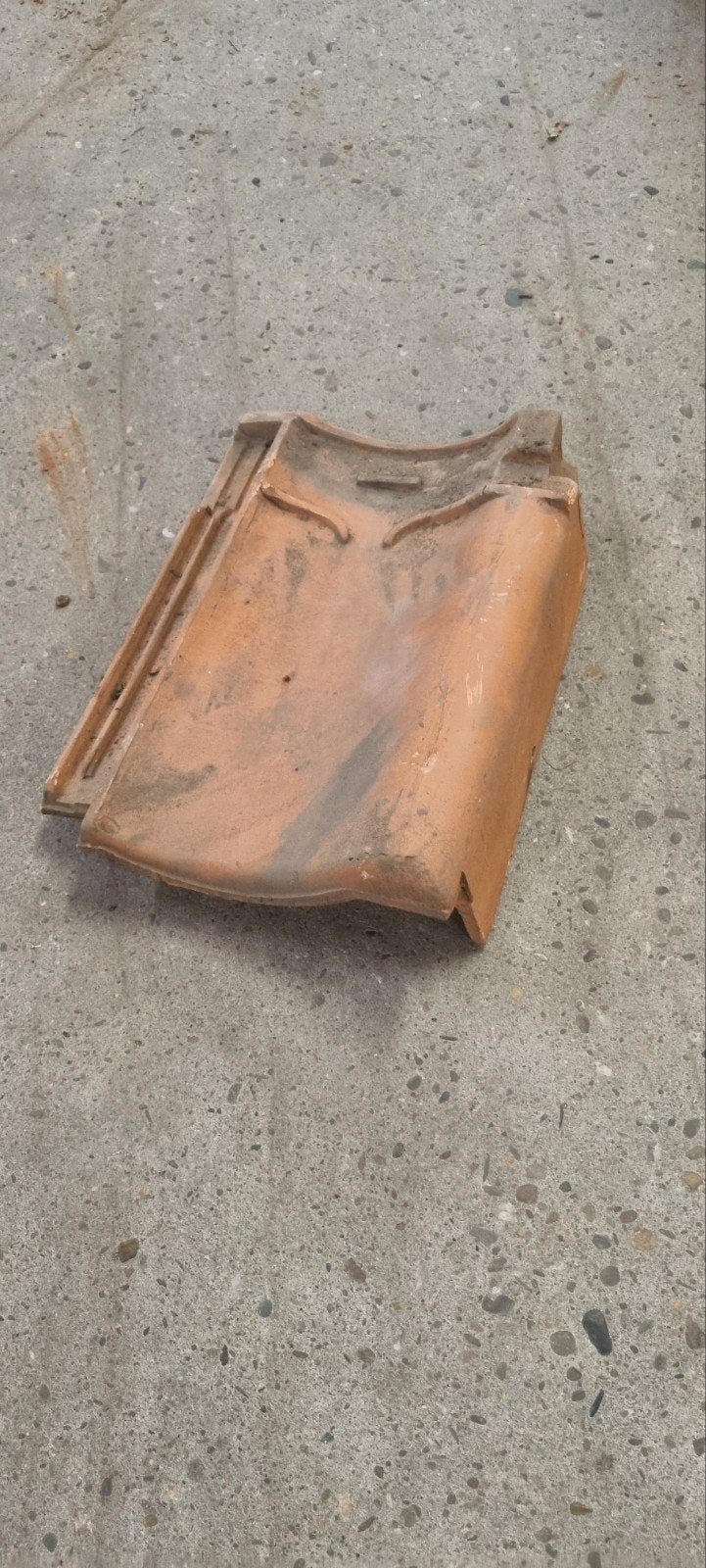 15 rechtse rode gevelpannen, Ophalen
