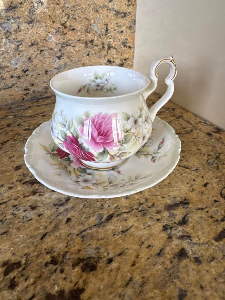 Royal Albert Memories Theekopje met Schotel, Antiek en Kunst, Ophalen of Verzenden