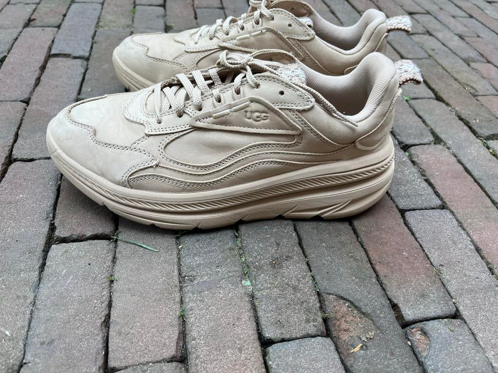 Ugg sneakers maat 41 - Beige, Ophalen of Verzenden, Zo goed als nieuw, Beige, Sneakers of Gympen