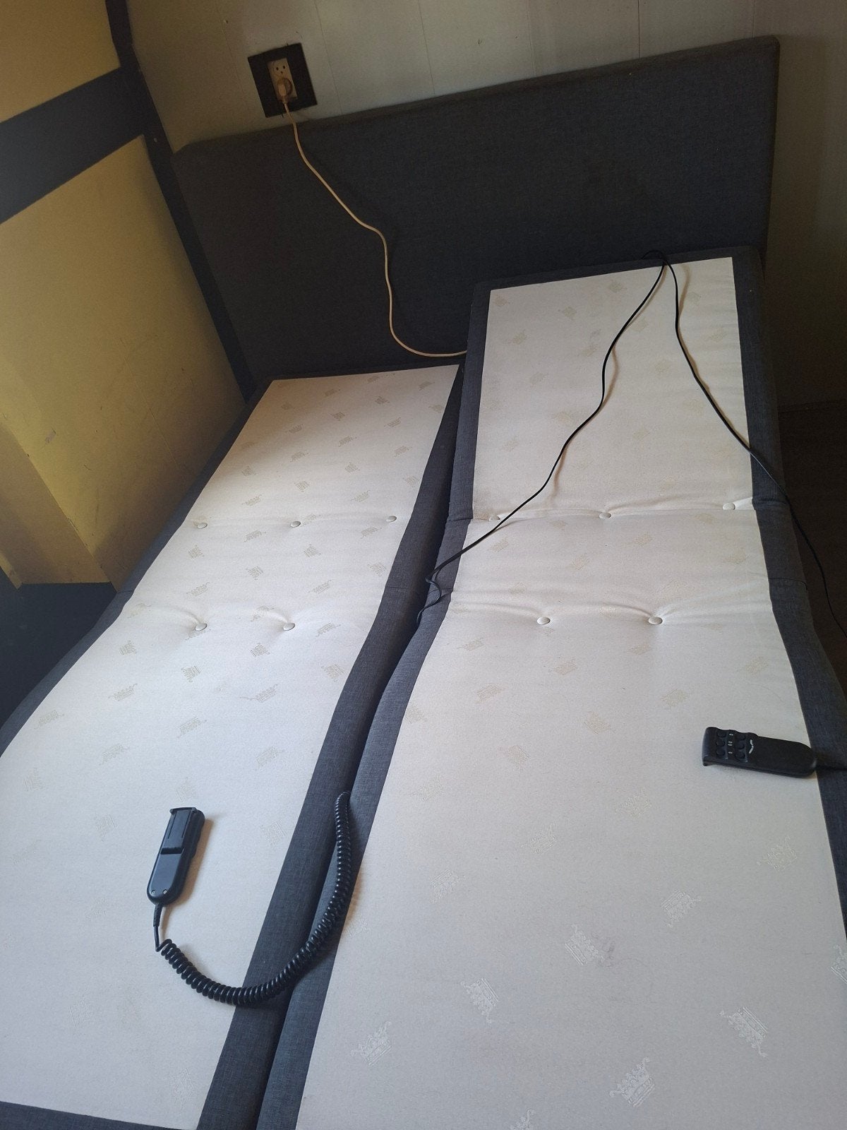 elektrische bed 2 persoon, Ophalen, Zo goed als nieuw, Twijfelaar, 90 cm