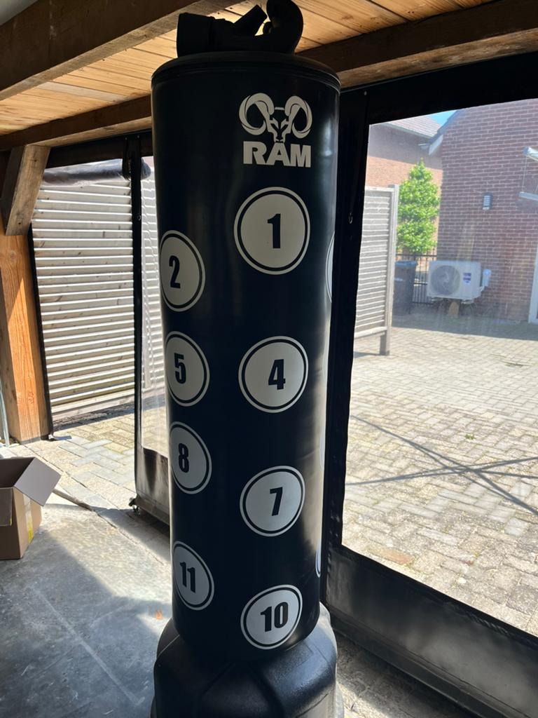 Boxpaal met handschoenen ram, Ophalen, Zo goed als nieuw, Bokszak