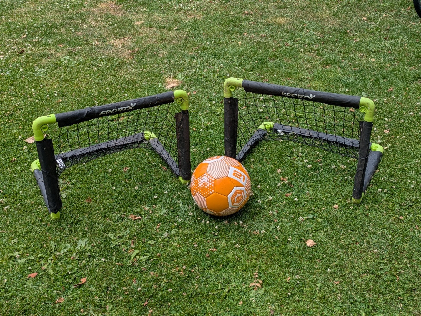 Voetbal goaltjes, Ophalen