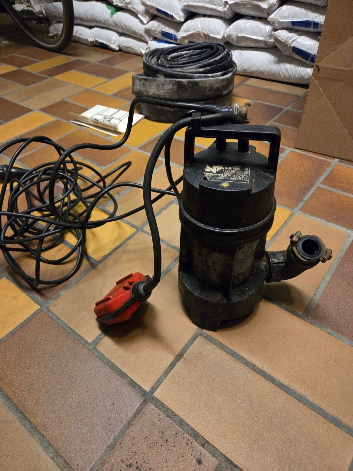 dompelpomp met vlotterschakelaar, Tuin en Terras, Ophalen, Gebruikt, Elektrisch, Dompelpomp