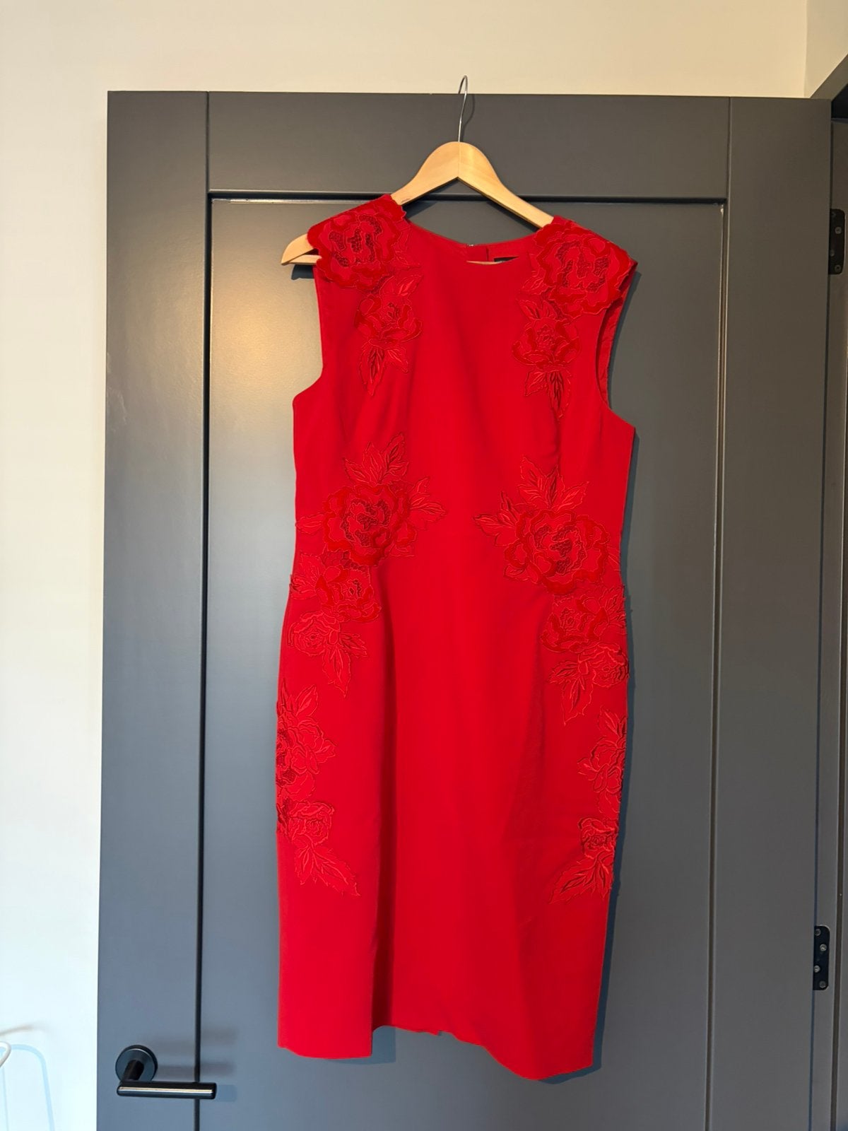 Prachtige rode jurk Karen Millen maat 44 rood (valt klein), Verzenden, Maat 42/44 (L), Zo goed als nieuw, Knielengte
