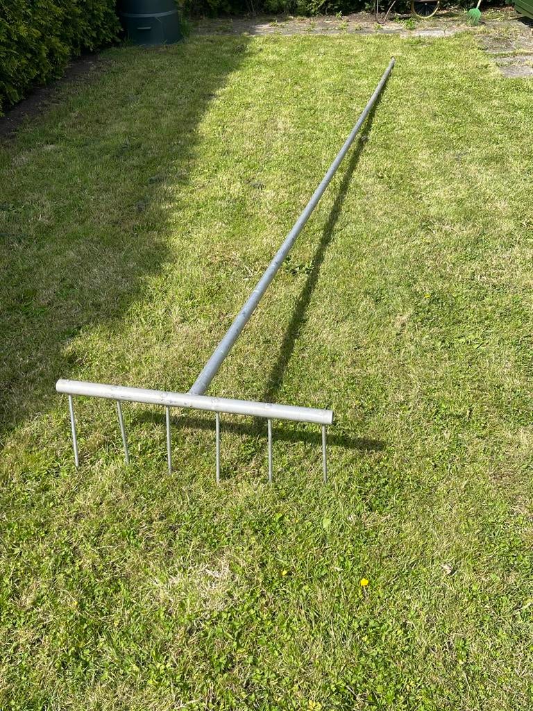 Aluminium hark met lange steel, Tuin en Terras, Hand-tuingereedschap, Ophalen, Zo goed als nieuw, Hark