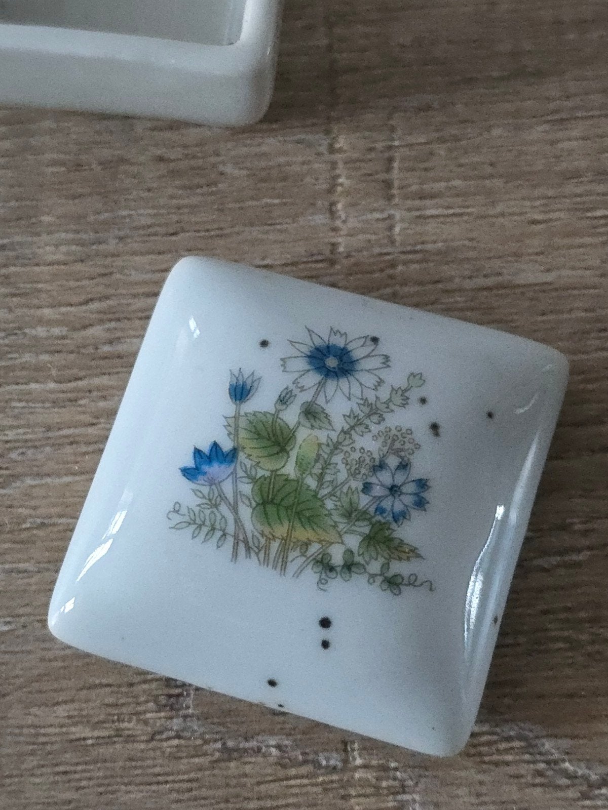 Vintage antieke vierkante porseleinen pillendoosje €7,50, Antiek en Kunst, Ophalen of Verzenden