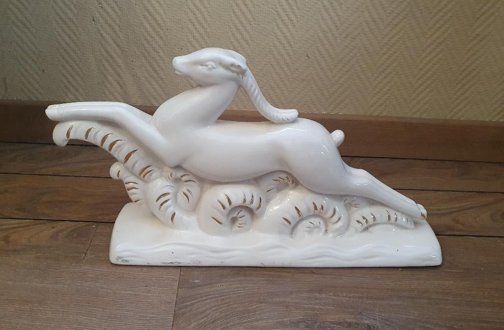 Frans faience art deco beeld van een steenbok, Ophalen of Verzenden