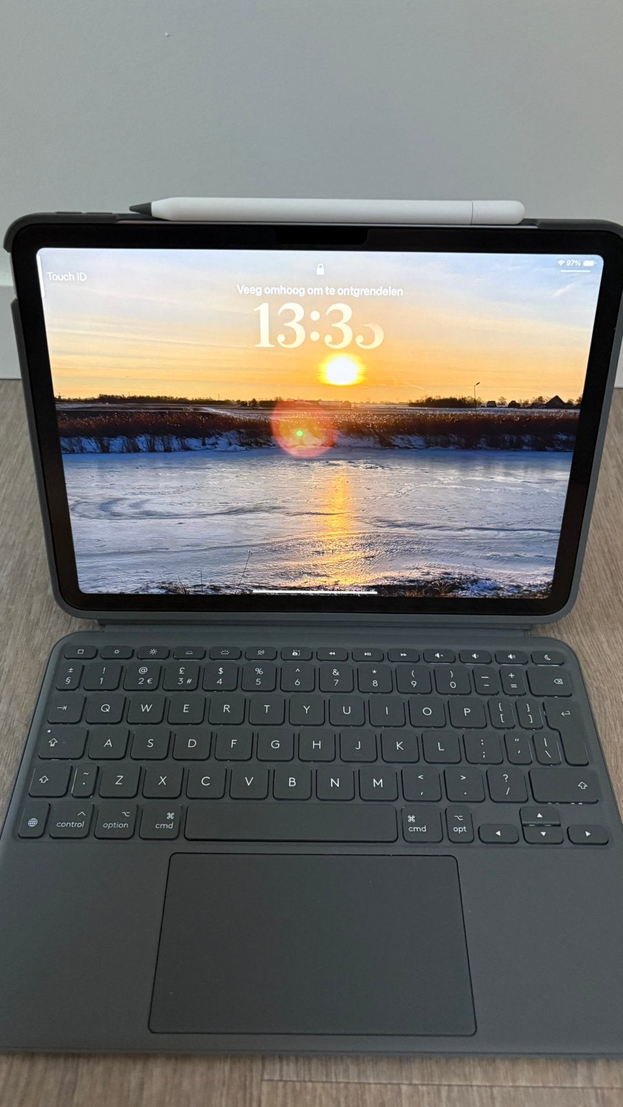logitech COMBO Touch iPad Air hoes, Logitech, 11 inch, Ophalen of Verzenden, Zo goed als nieuw