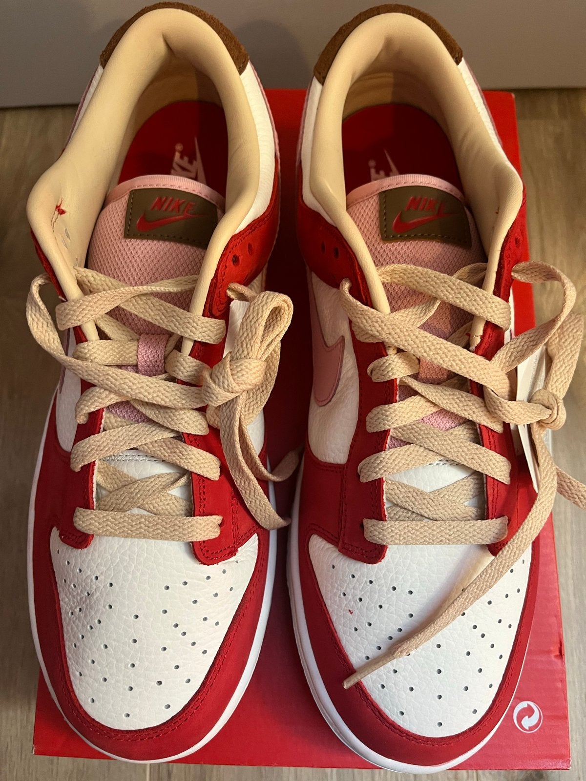 Nike Dunk Low PRM 'Valentine's Day' - Nieuw 44 in doos, Kleding | Heren, Schoenen, Wit, Nieuw, Ophalen of Verzenden, Sneakers of Gympen
