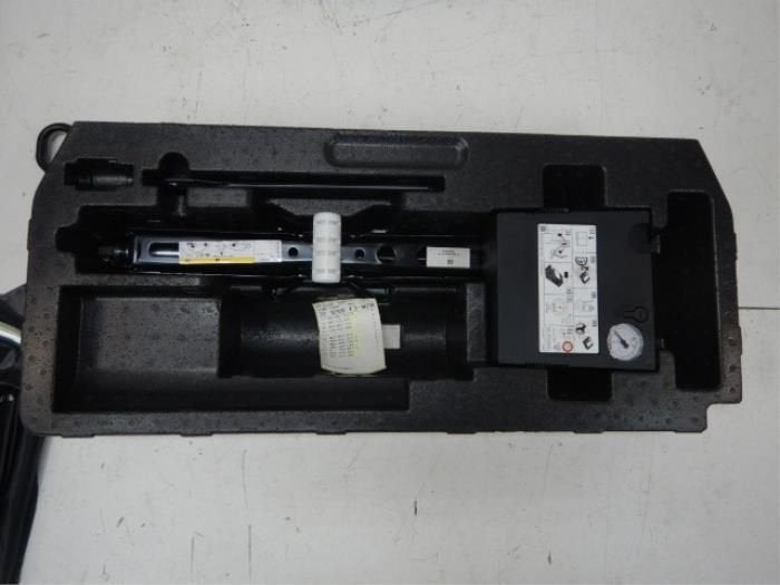 Audi E-Tron 4KE Krik + Gereedschap 4KE012113A Schuim, Ophalen of Verzenden, Gebruikt