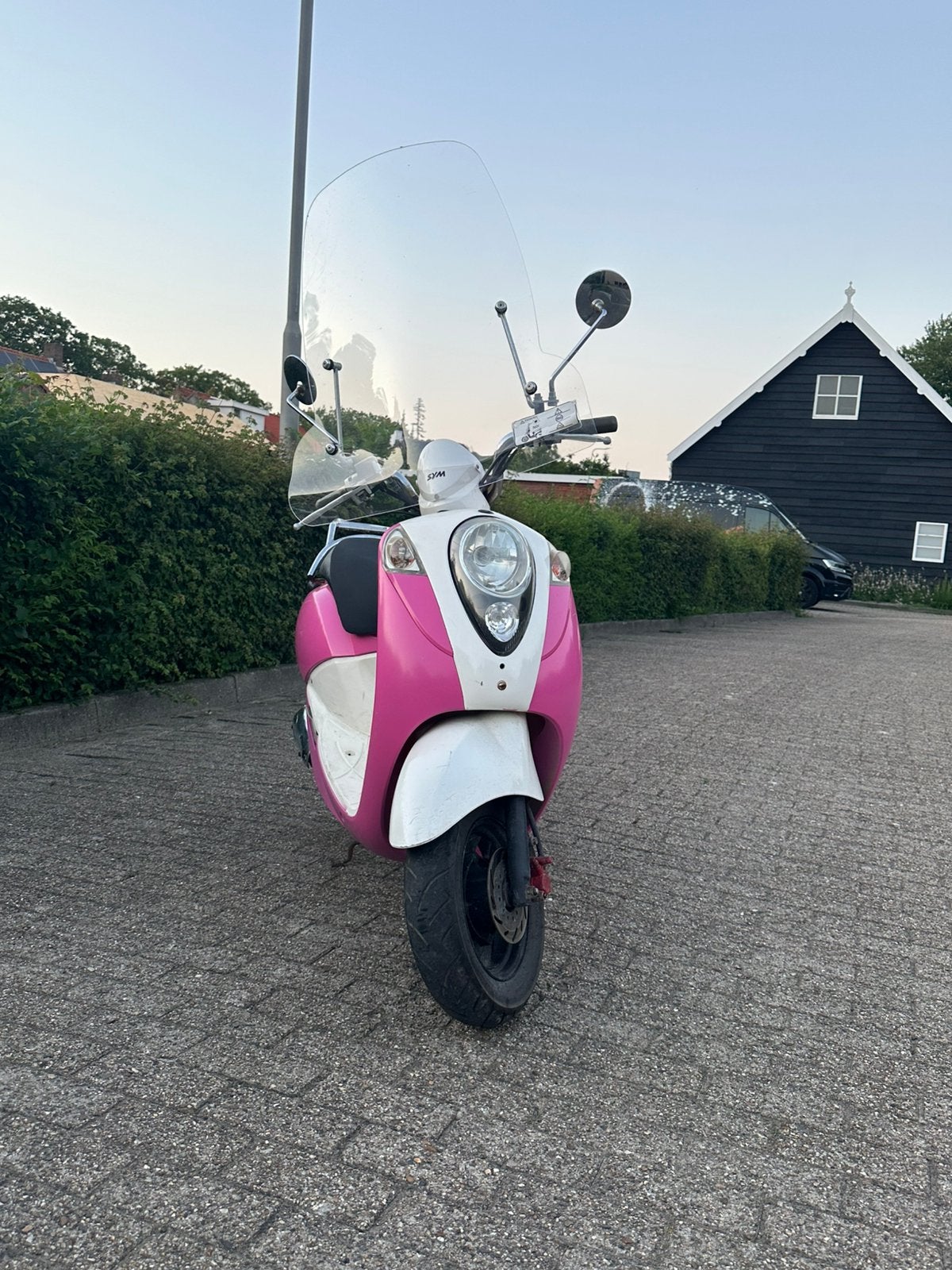 Zeer nette sym mio, Zo goed als nieuw, Benzine, 50 cc, Maximaal 25 km/u