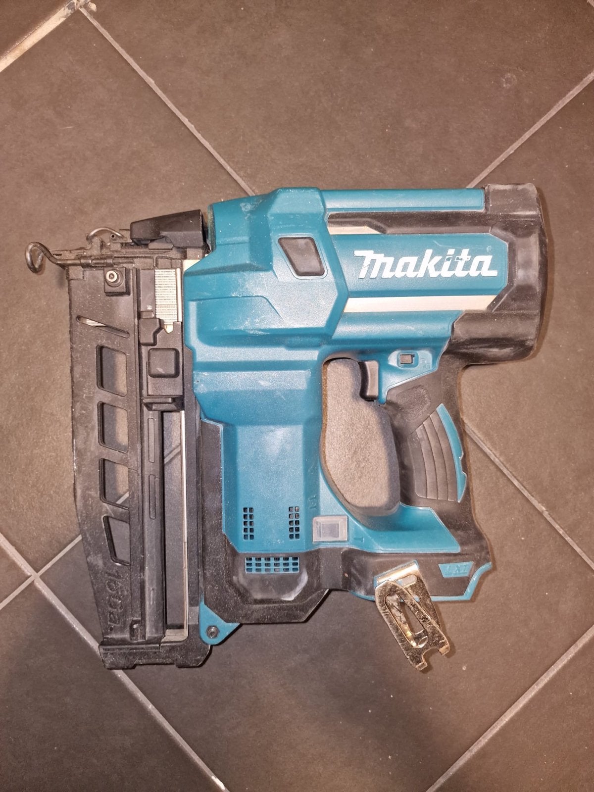 Makita DBN600 Accu tacker/nietmachine, Doe-het-zelf en Verbouw, Ophalen of Verzenden, Gebruikt, Tacker/nietmachine, Makita