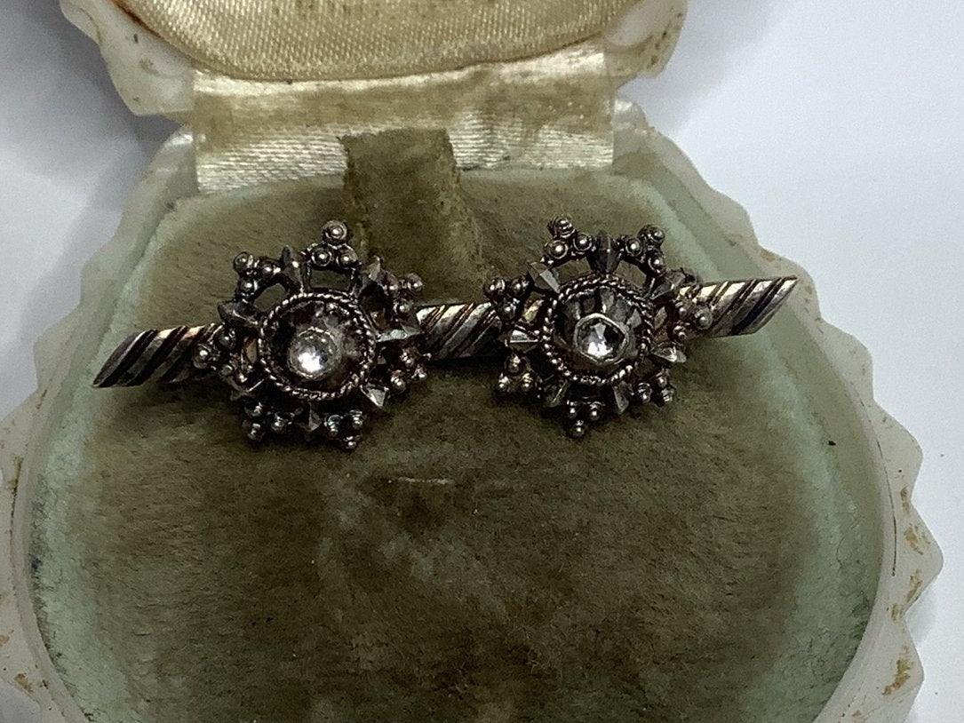 PRACHTIGE ANTIEKE FRIESE KLEDERDRACHT BROCHE MET DIAMANTEN, Verzenden, Zilver, Broche, Met edelsteen