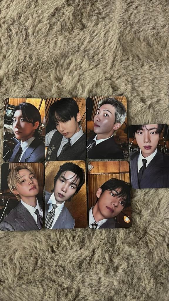 bts arirang photocards, Verzamelen, Muziek, Artiesten en Beroemdheden, Ophalen of Verzenden, Zo goed als nieuw, Foto of Kaart