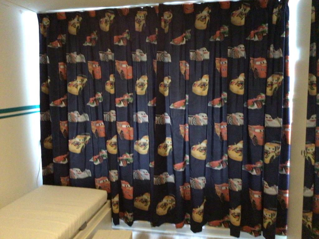 Cars gordijnen kinderkamer, Kinderen en Baby's, Kinderkamer | Inrichting en Decoratie, Ophalen, Zo goed als nieuw, Gordijnen of Lamellen