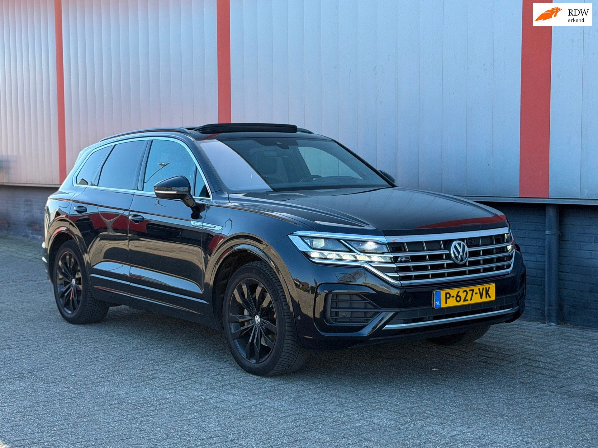 Volkswagen Touareg 3.0 TDI R-Line BLACK, Auto's, Automaat, Automatische klimaatregeling, 15 km/l, Gebruikt