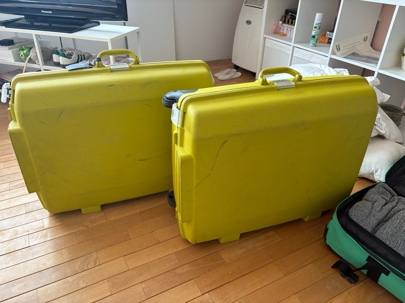 Set van 2 gele Samsonire koffers met wieltjes en slot, Gebruikt, Hard kunststof, 45 tot 55 cm, Slot