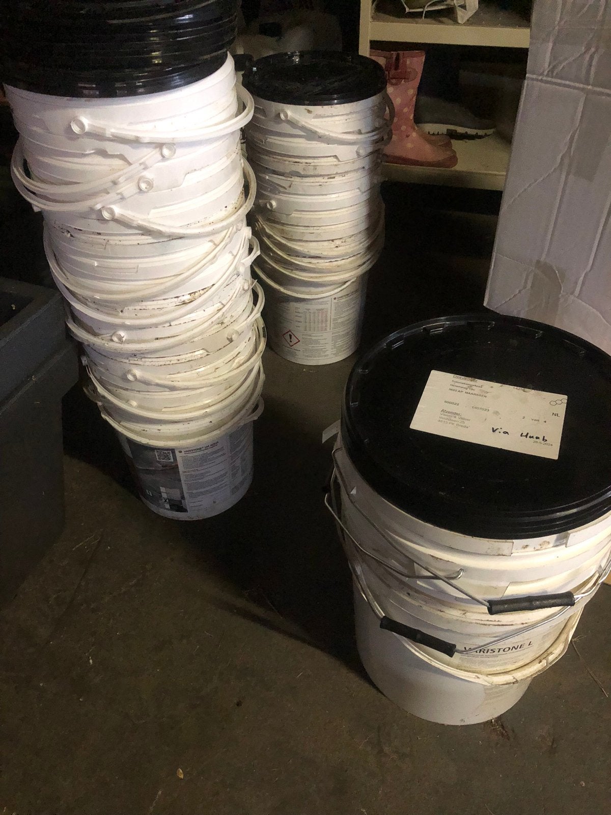 Aangeboden stapel emmers met deksel en wat jerrycans groot, Huis en Inrichting, Ophalen, Zo goed als nieuw, Kunststof, Met deksel