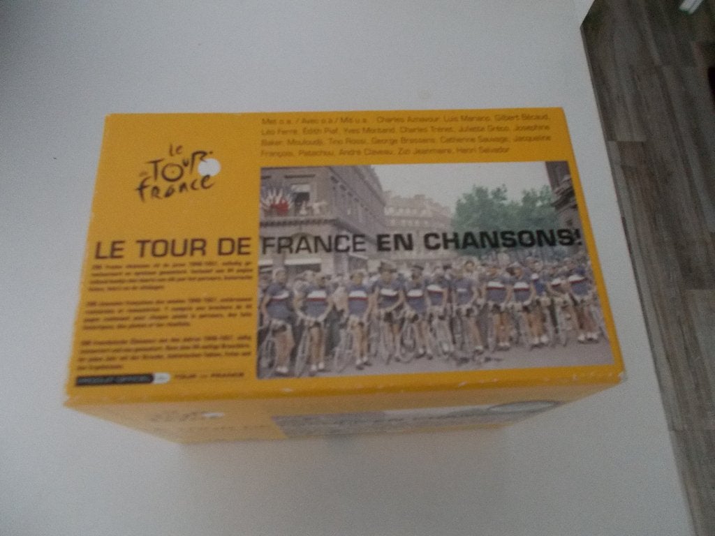 Le Tour De France en Chansons ( Nostalgische set met CD ), Overige genres, Ophalen of Verzenden, Zo goed als nieuw, Verzamelalbum