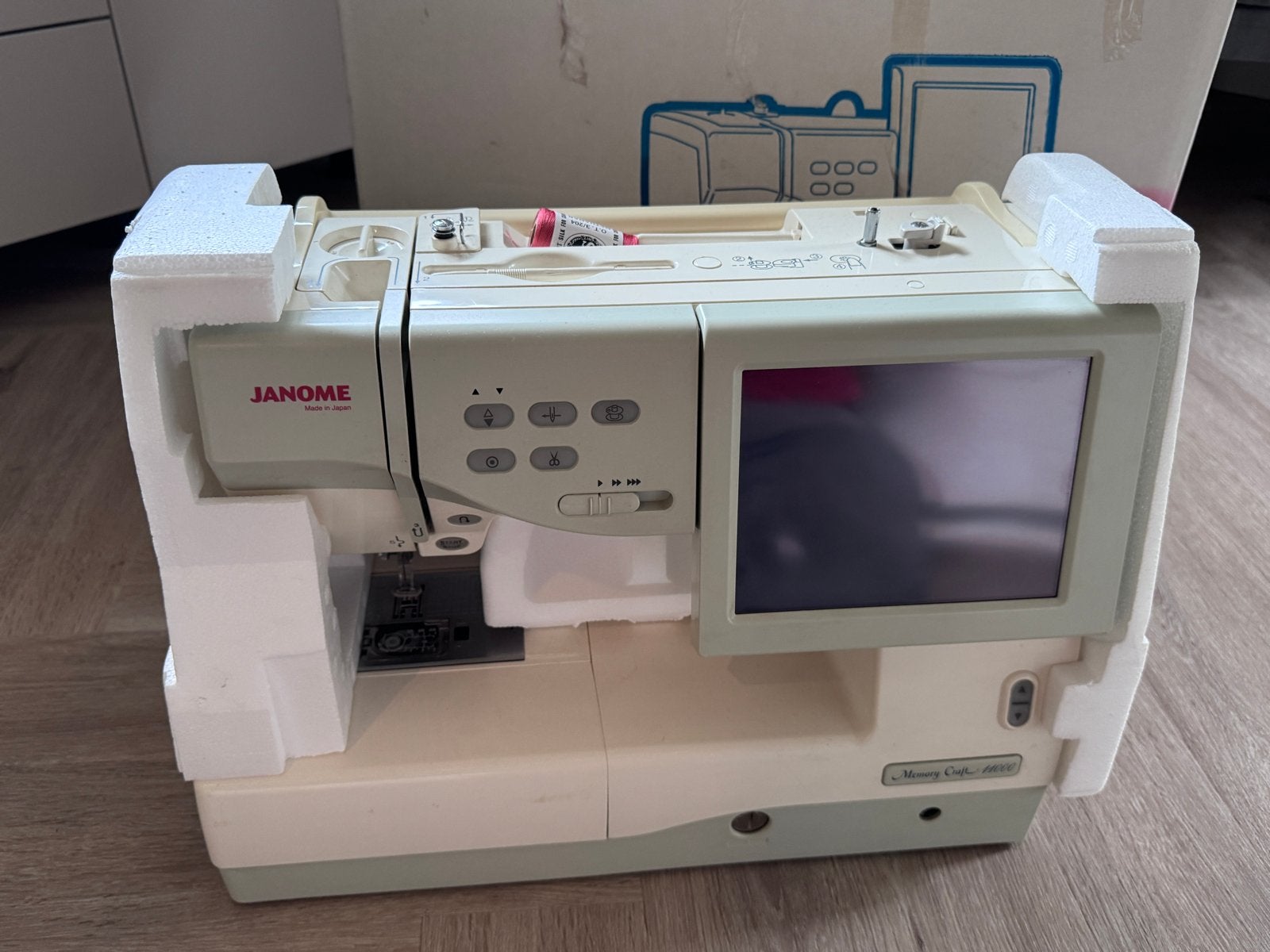Janome Memory Craft 11000 Naai- en Borduurmachine, Hobby en Vrije tijd, Naaimachines en Toebehoren, Ophalen, Zo goed als nieuw