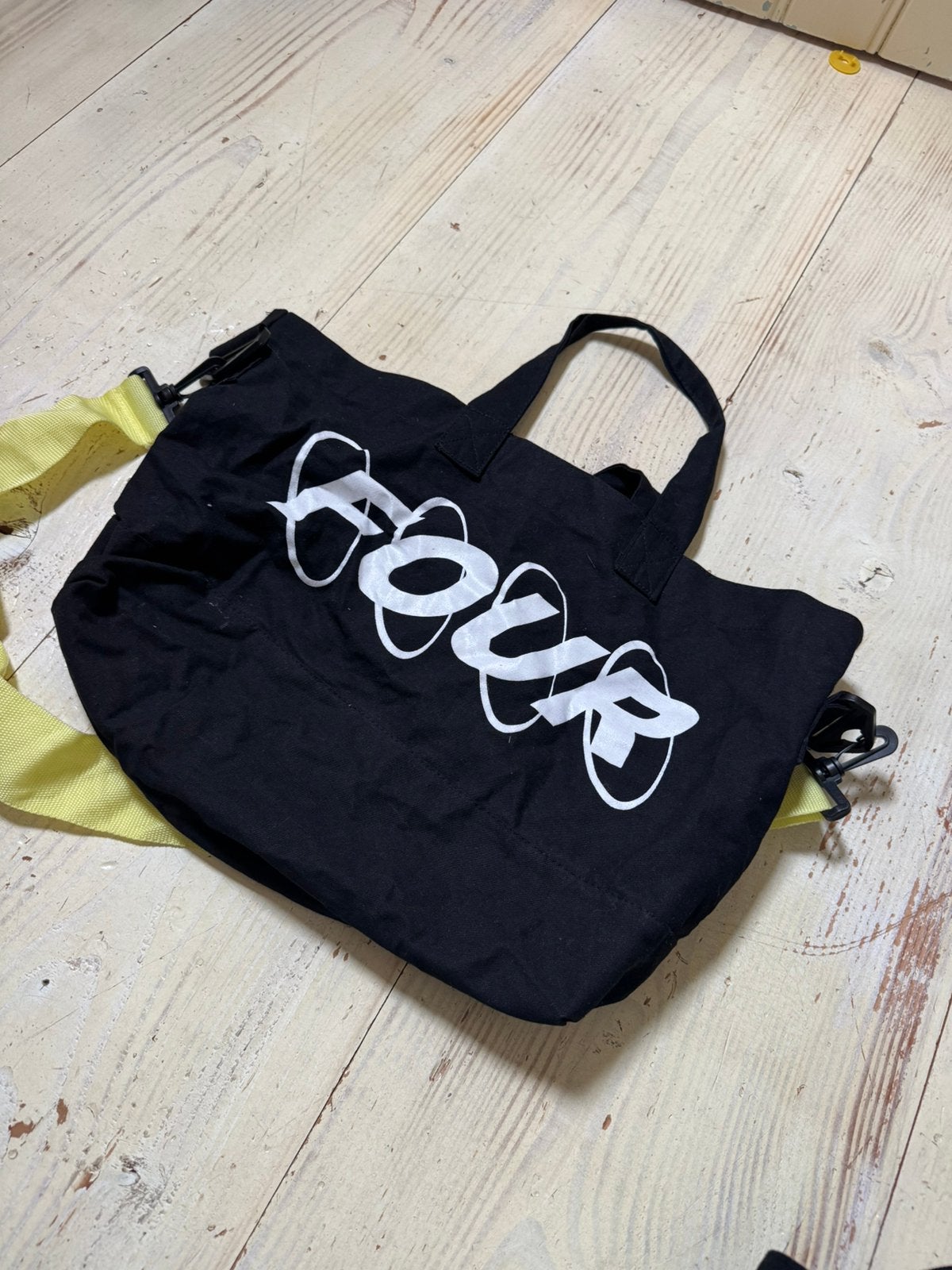 Four tas lijm geel klein, Sieraden, Tassen en Uiterlijk, Ophalen of Verzenden, Zo goed als nieuw, Geel, Minder dan 35 cm