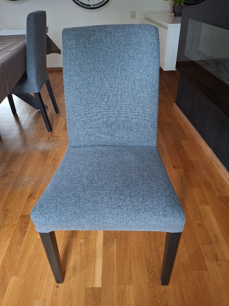 Eetkamerstoelen IKEA BERGMUND 4 stuks, Huis en Inrichting, Stoelen, Ophalen, Zo goed als nieuw, Grijs, Vier