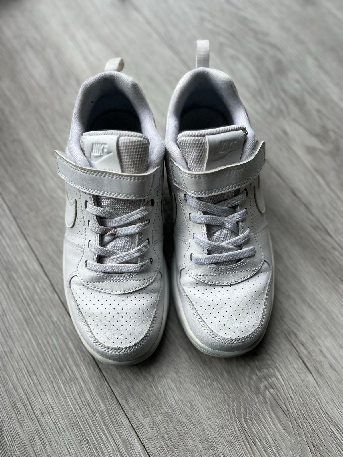 Nike gymschoen sneaker Wit maat 33,5 - Zo goed als nieuw, Ophalen of Verzenden, Zo goed als nieuw, Jongen of Meisje, Sportschoenen