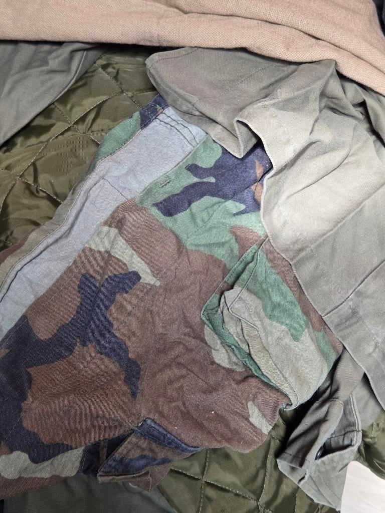 Plunjebaal met diverse legerkleding, Verzamelen, Ophalen