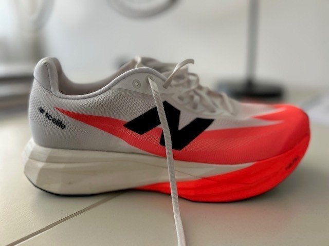 NEW BALANCE FuelCell SC elite hardloopschoenen maat 44 ZGAN, Adidas, Hardloopschoenen, Verzenden, Zo goed als nieuw