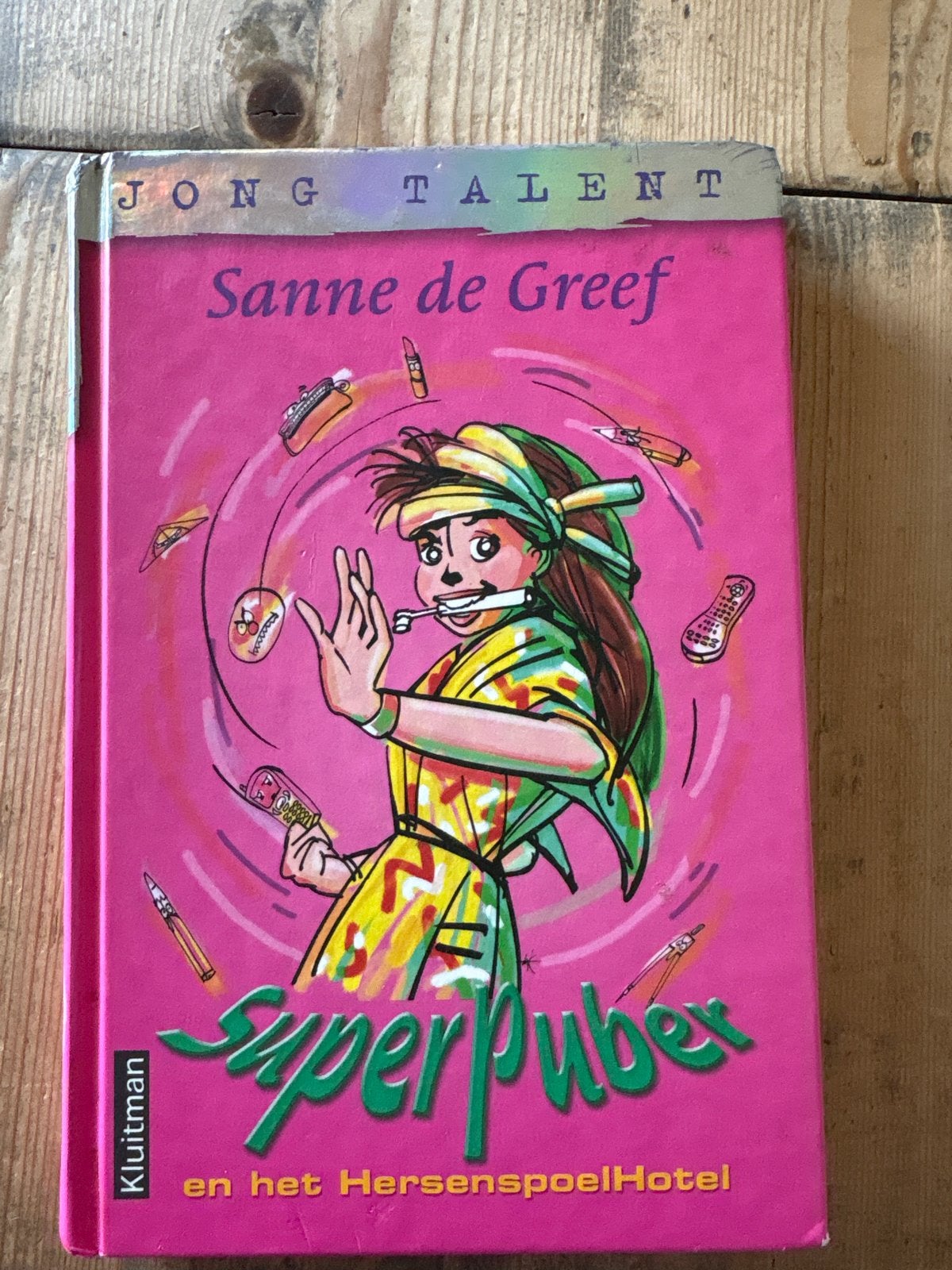 SuperPuber en het HersenspoelHotel - Sanne de Greef, Ophalen of Verzenden, Gelezen, Fictie