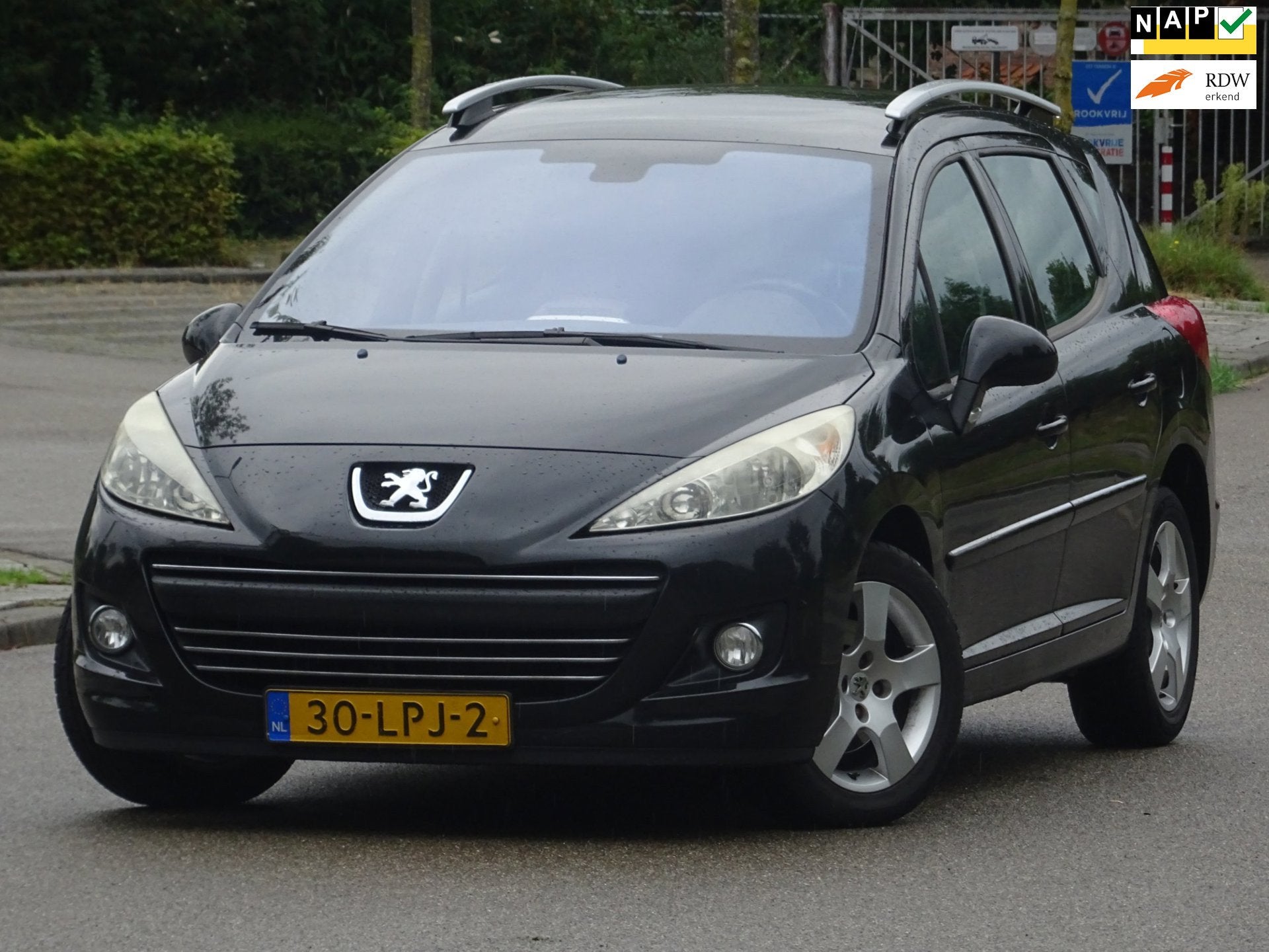 Peugeot 207 SW 1.6 VTi Première NAP/PANORAMA/NAVI/CLIMA/APK, Voorwielaandrijving, Gebruikt, 4 cilinders, Zwart