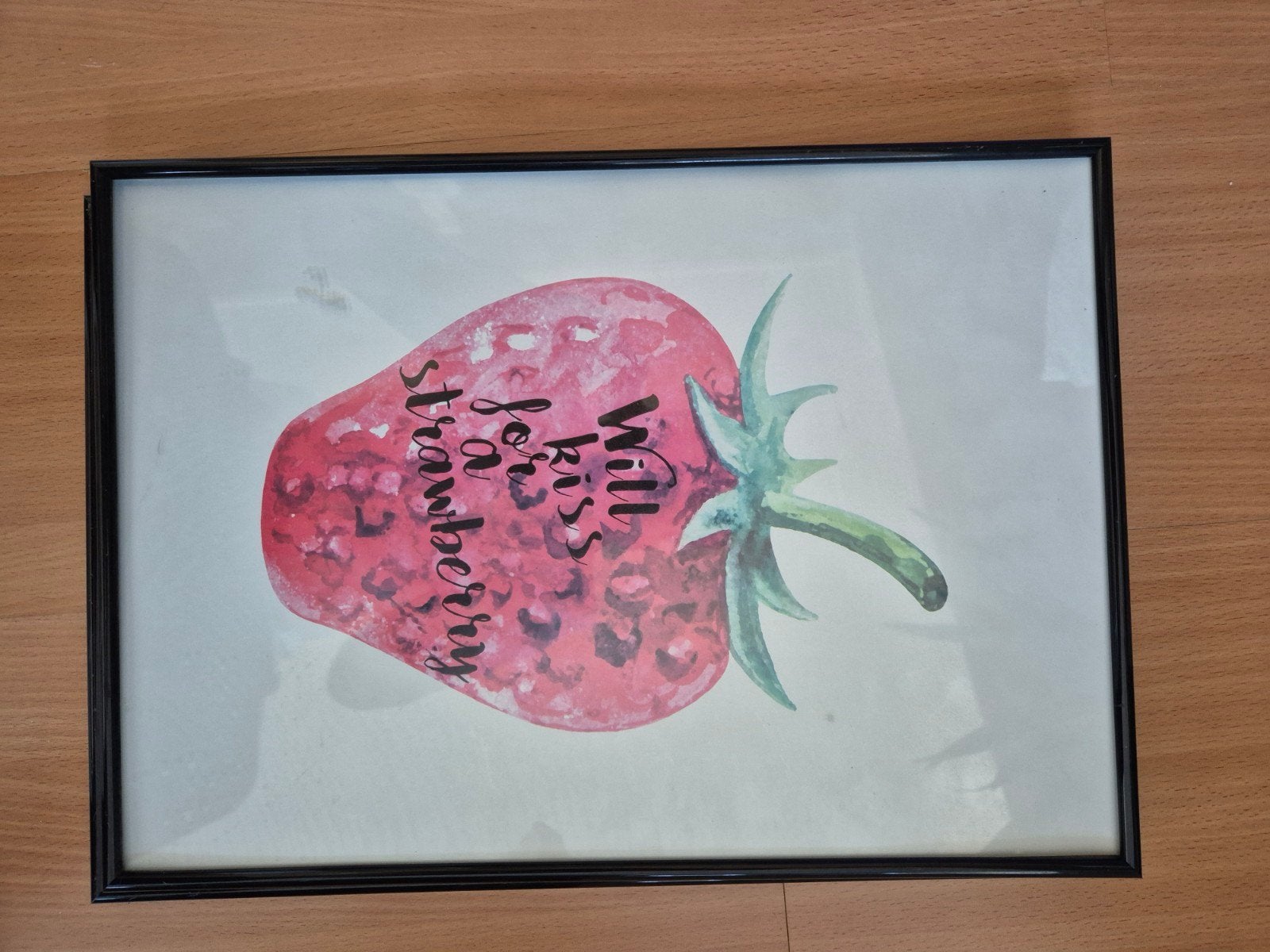 Set van 2 ingelijste fruitposters: aardbei en citroen, Minder dan 50 cm, Ophalen of Verzenden, Zo goed als nieuw, Foto of Poster