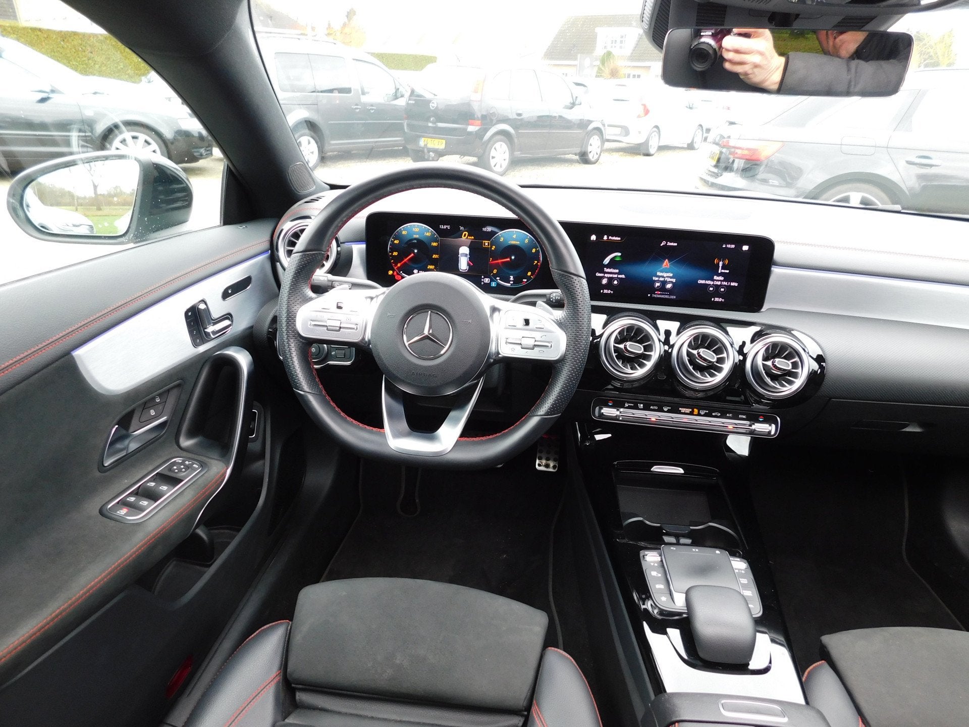 Mercedes-Benz CLA-Klasse Shooting Brake AMG 180 Business Sol, Auto's, 136 pk, Gebruikt, 4 cilinders, Wit
