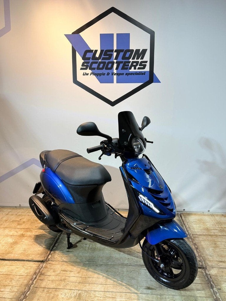 Piaggio Zip 2024 iget E5 45km brom scooter full option, Zip, Ophalen of Verzenden, Zo goed als nieuw, Info@vlcustomscooters.nl