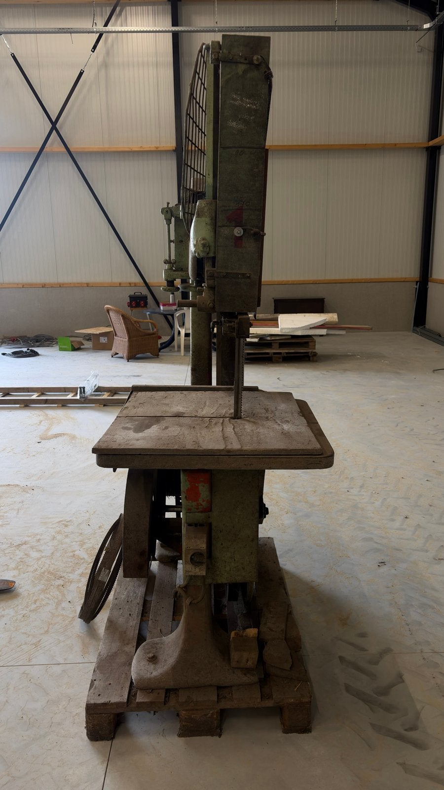 Robuuste lintzaagmachine, Ophalen