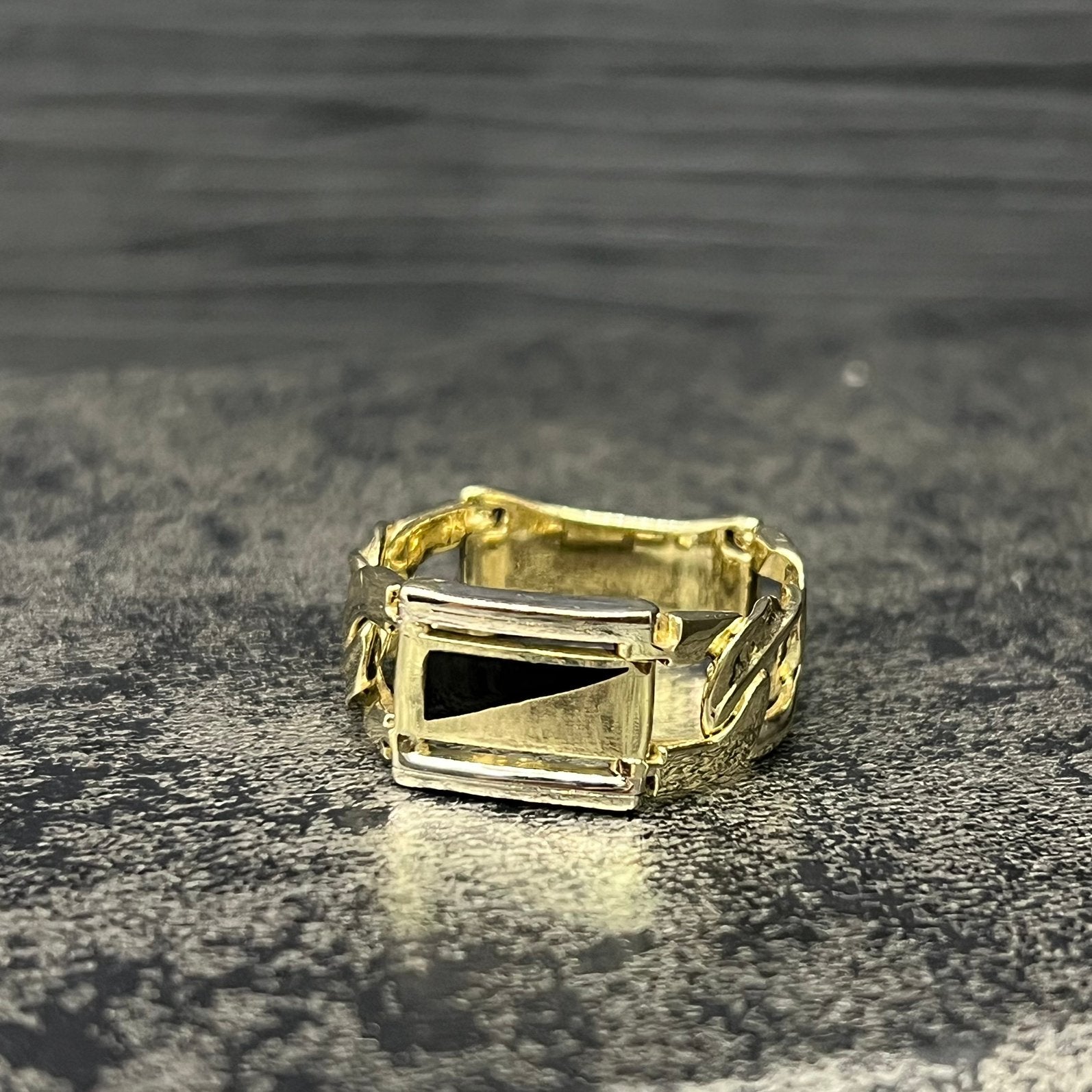 14k gouden ring prachtig model massief, Ophalen of Verzenden, Zo goed als nieuw, Goud, Heer