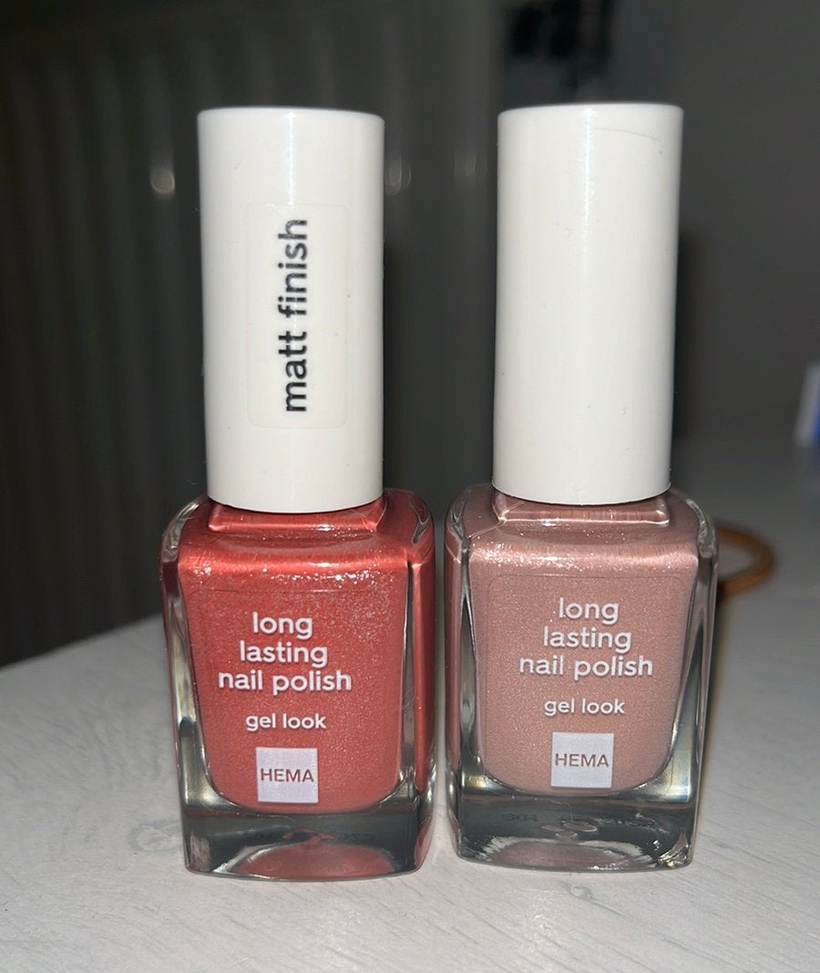 2 matte nagellak bruin, Ophalen, Zo goed als nieuw, Bruin, Handen en Nagels