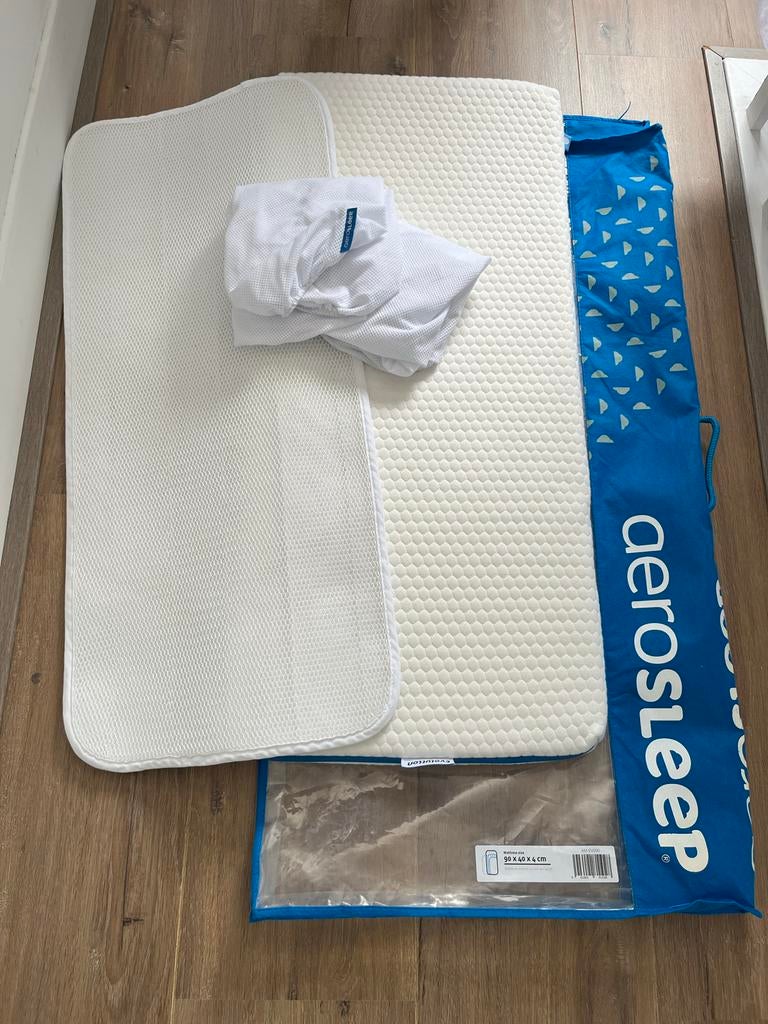 Aerosleep Evolution matras 90x40 met topper en 2 hoeslakens, Ophalen, Zo goed als nieuw, Wieg