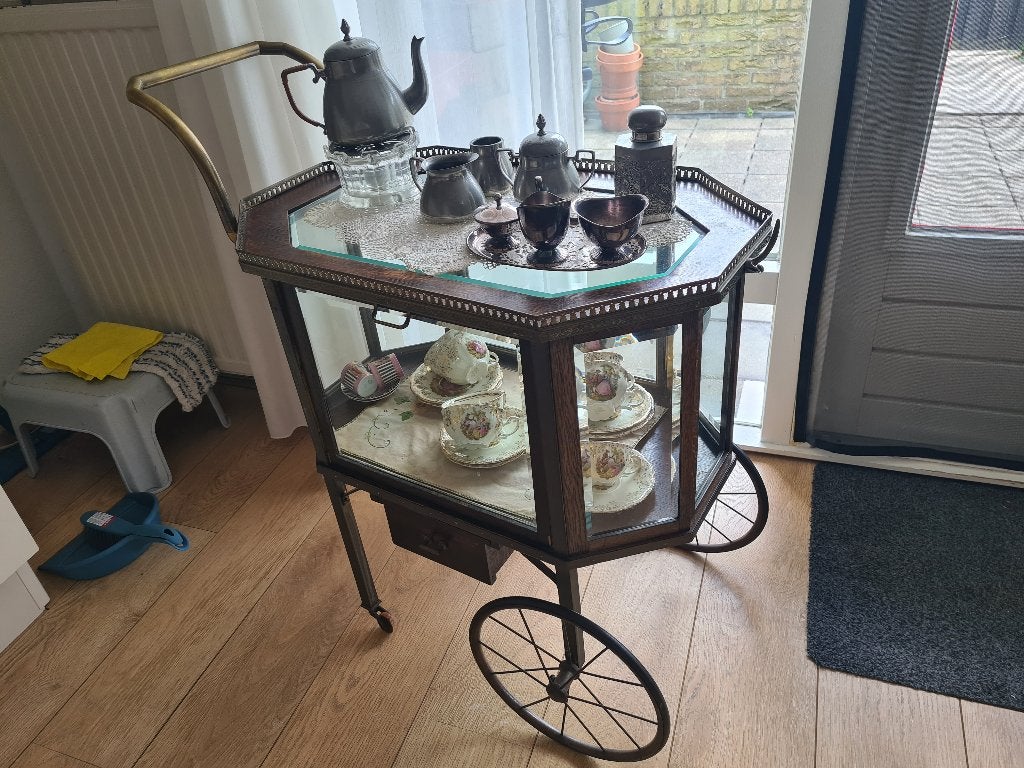 Antieke theewagen / serveerwagen met vitrine, Ophalen