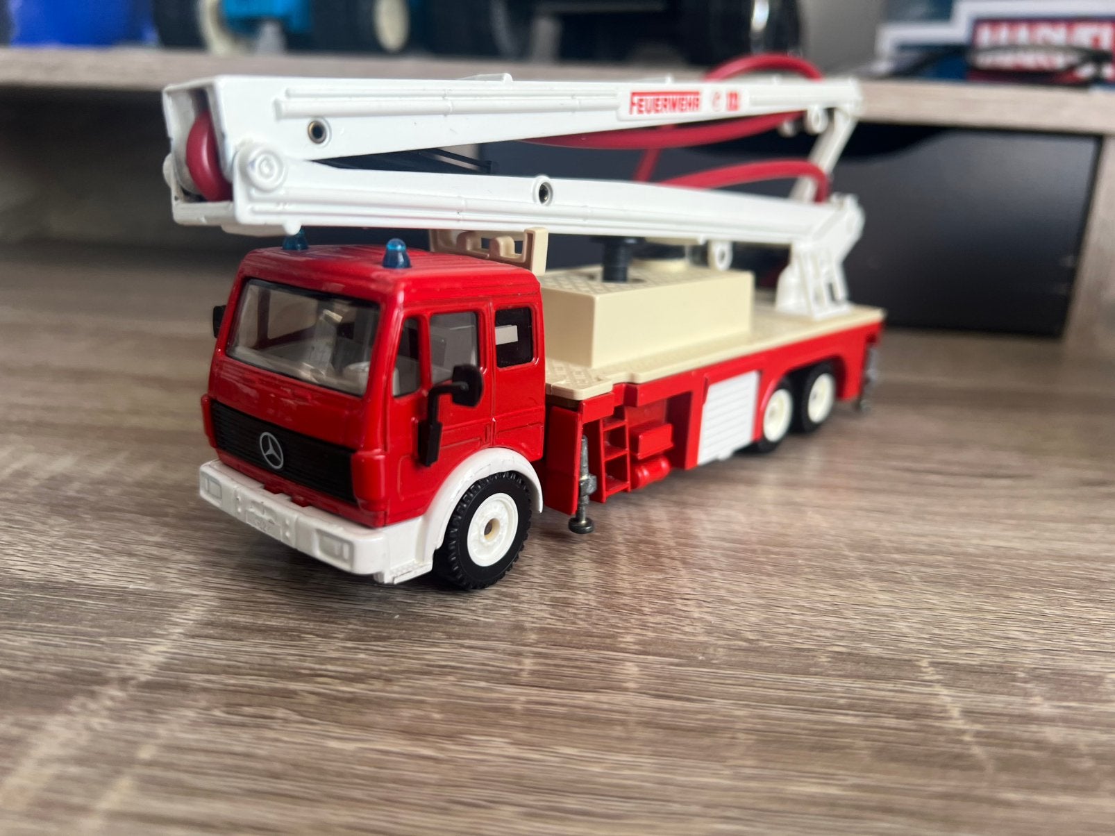 Siku mercedes brandweerwagen uit 1999 uniek!, Ophalen of Verzenden, Zo goed als nieuw, Bus of Vrachtwagen, SIKU