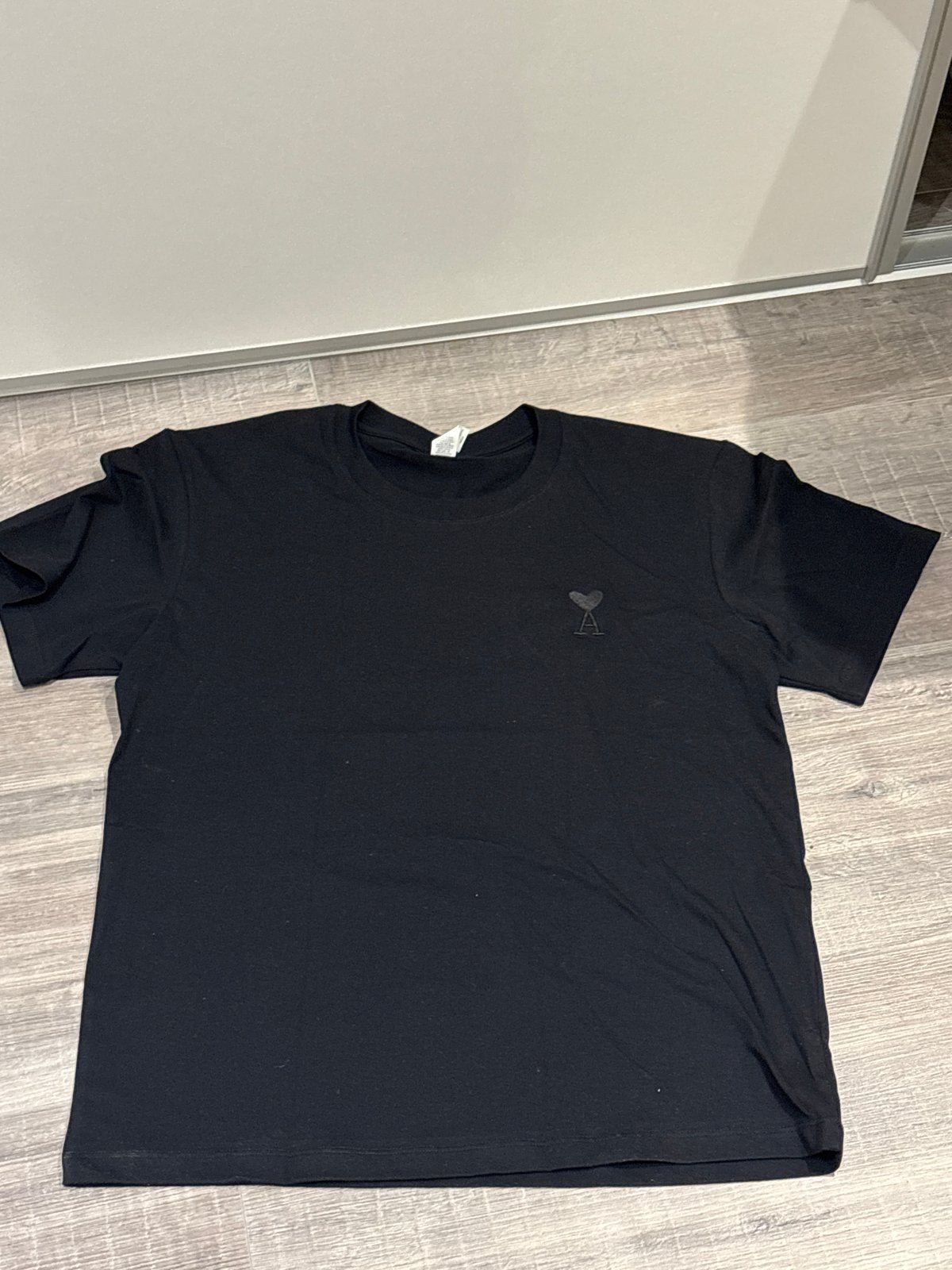 Ami Paris T-shirt Zwart met Hartlogo, Ophalen of Verzenden, Zo goed als nieuw, Maat 48/50 (M), Zwart
