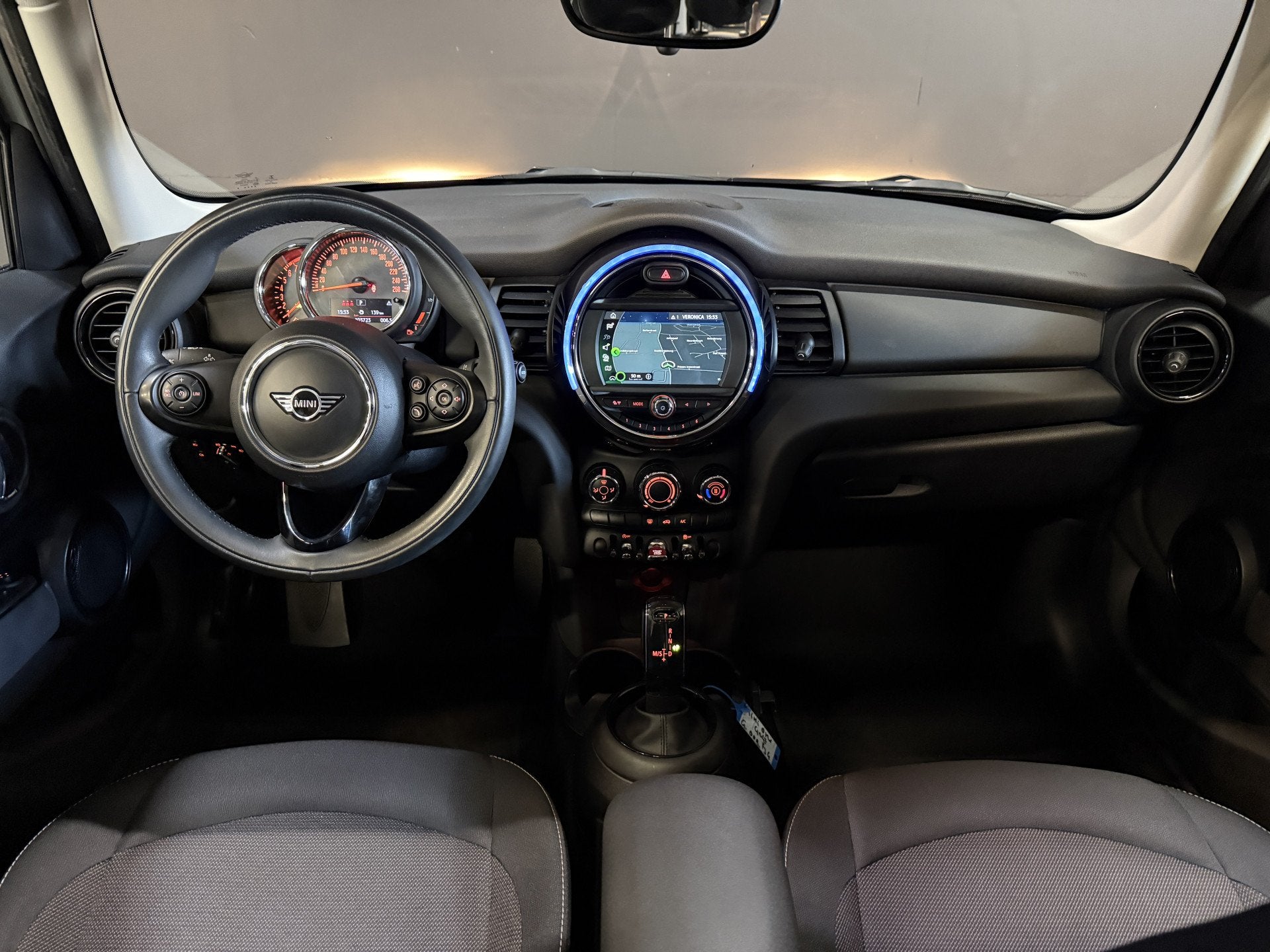 MINI 5-deurs 1.5 One Salt | Panoramadak | Apple Carplay | Cr, Gebruikt, Bedrijf, 3 cilinders, Zilver of Grijs
