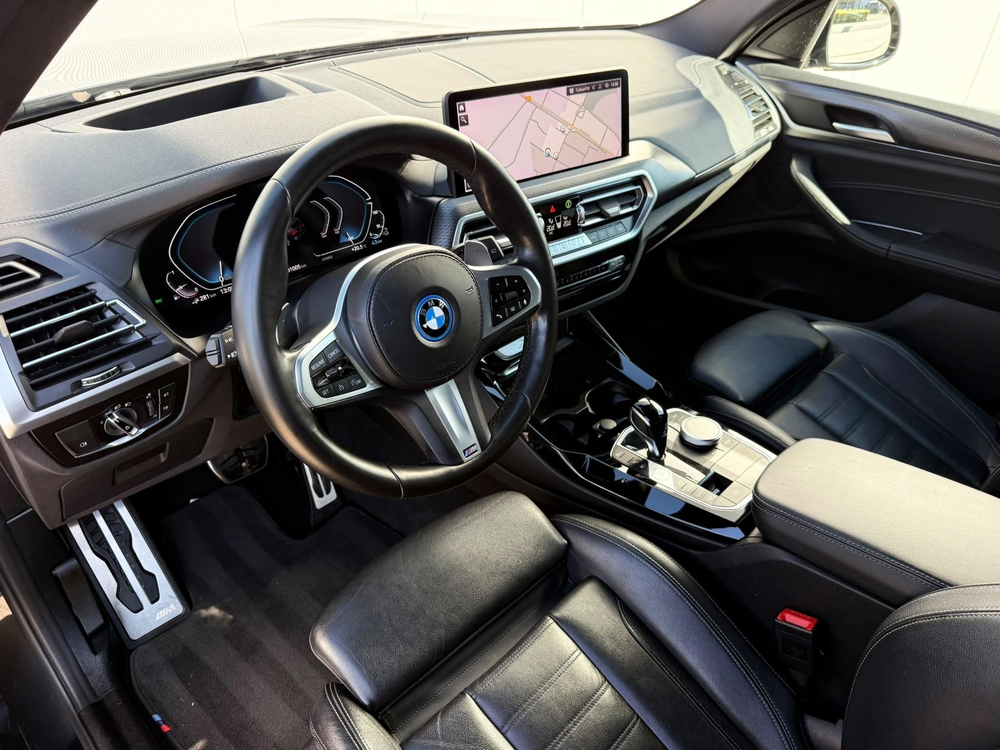 Foto 2 van BMW X3 xDrive30e M-sport Pano HUD Tr.hk 21 inch Maxton