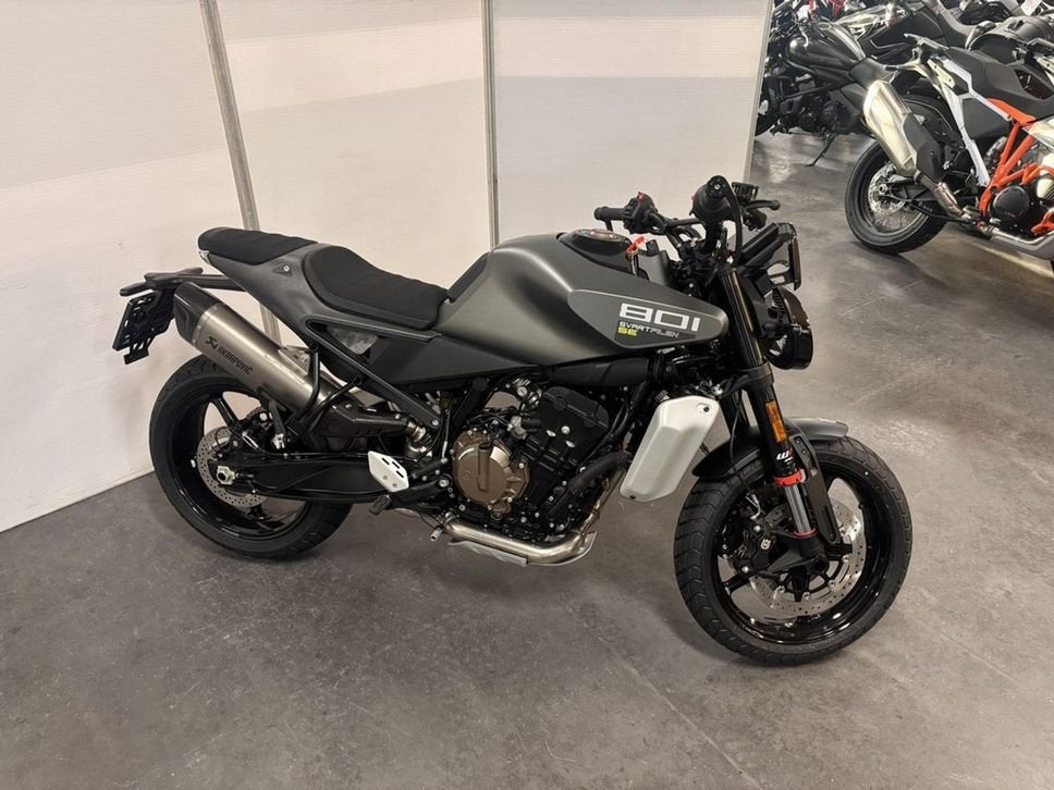 Husqvarna SVARTPILEN 801 (bj 2026), 2 cilinders, Bedrijf, Onbekend, Meer dan 35 kW
