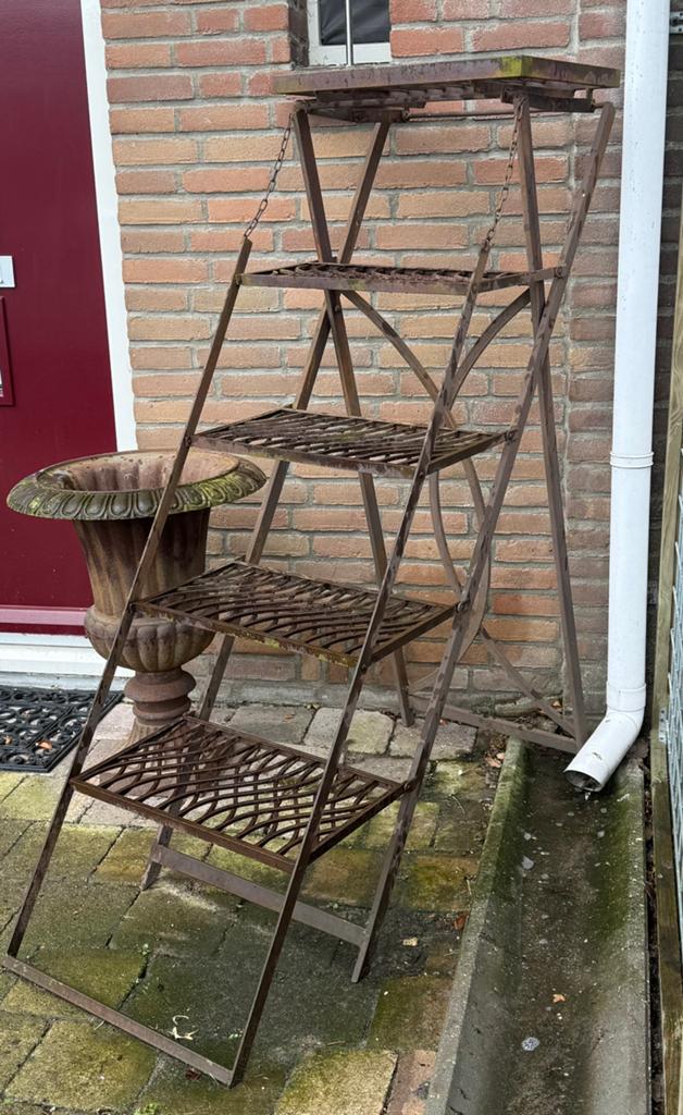 Etagere hoge trap 75€, Ophalen, Rond, Metaal, 60 cm of meer