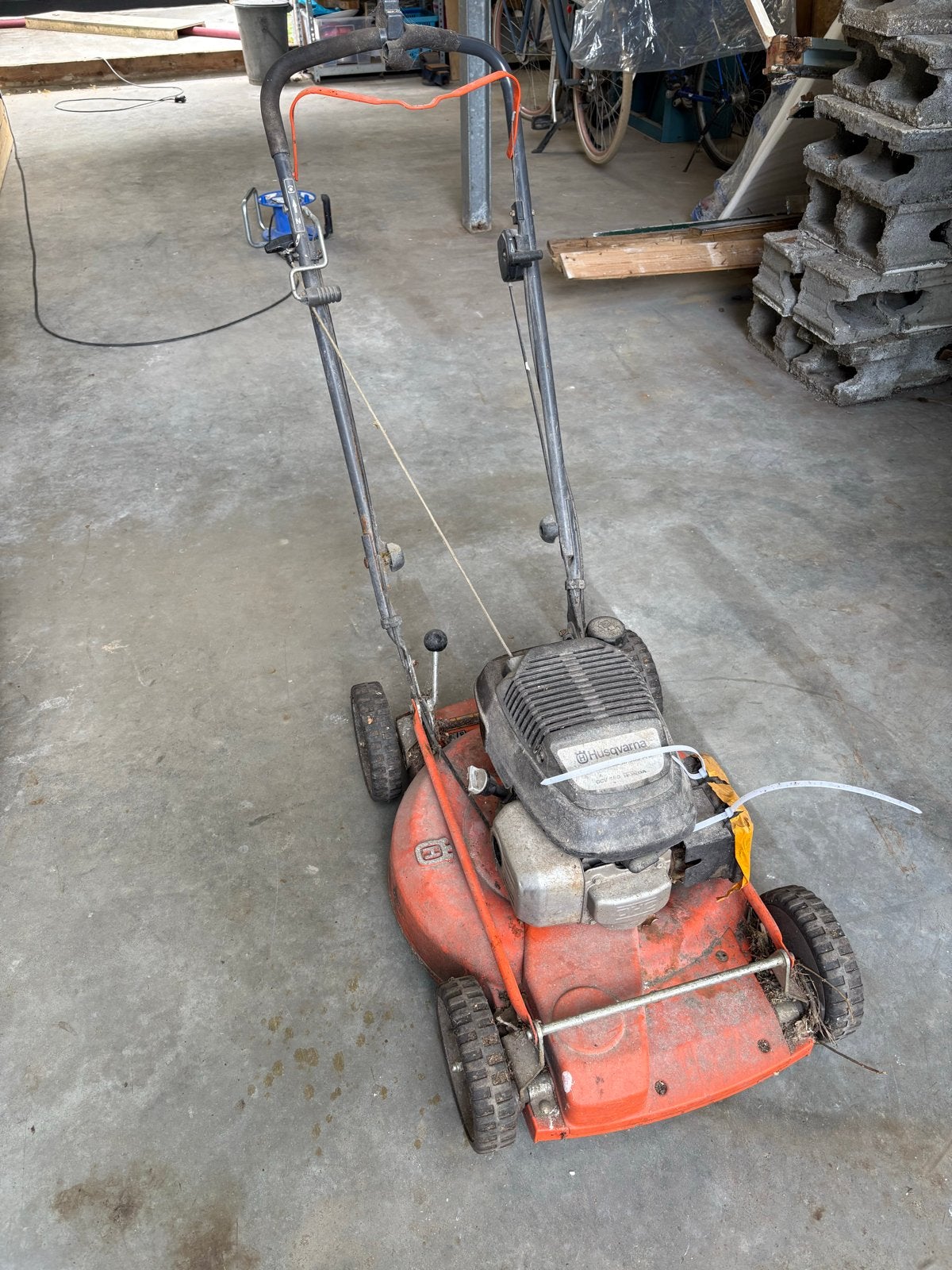 Husqvarna grasmaaier - Gebruikt - defect, Tuin en Terras, Grasmaaiers, Ophalen, Cirkelmaaier, Gebruikt, Benzine-grasmaaier