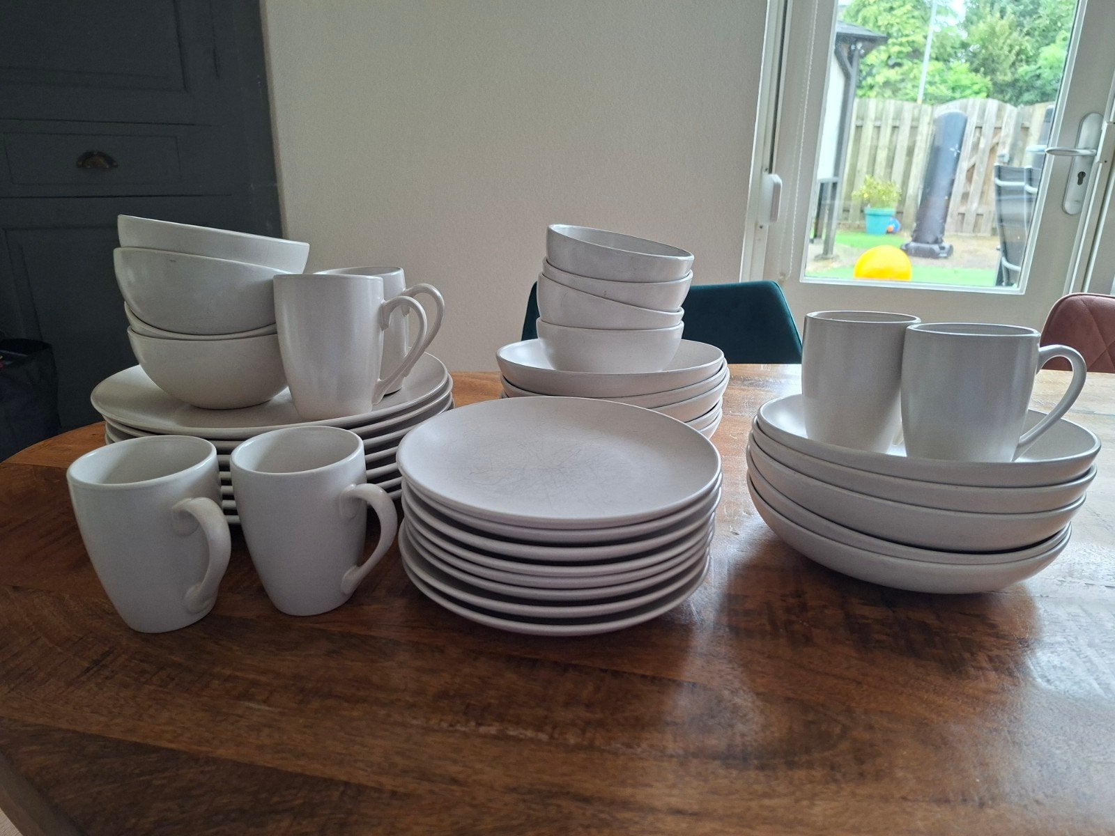 Crèmewit servies set - Borden, kommen en mokken, Ophalen, Gebruikt, Overige merken, Keramiek